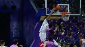 开云登录入口地址-NBA十佳球级别的隔扣！克里斯快攻接球霸王张弓砸扣沈梓捷！